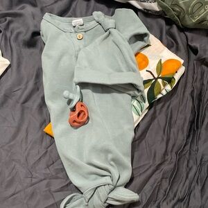Green infant gown and hat with blanket/swaddle